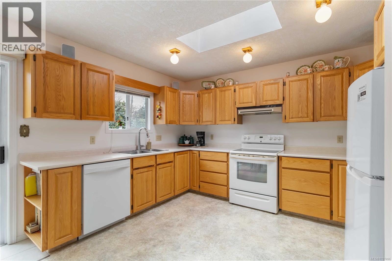  8503 Lochside Drive, North Saanich