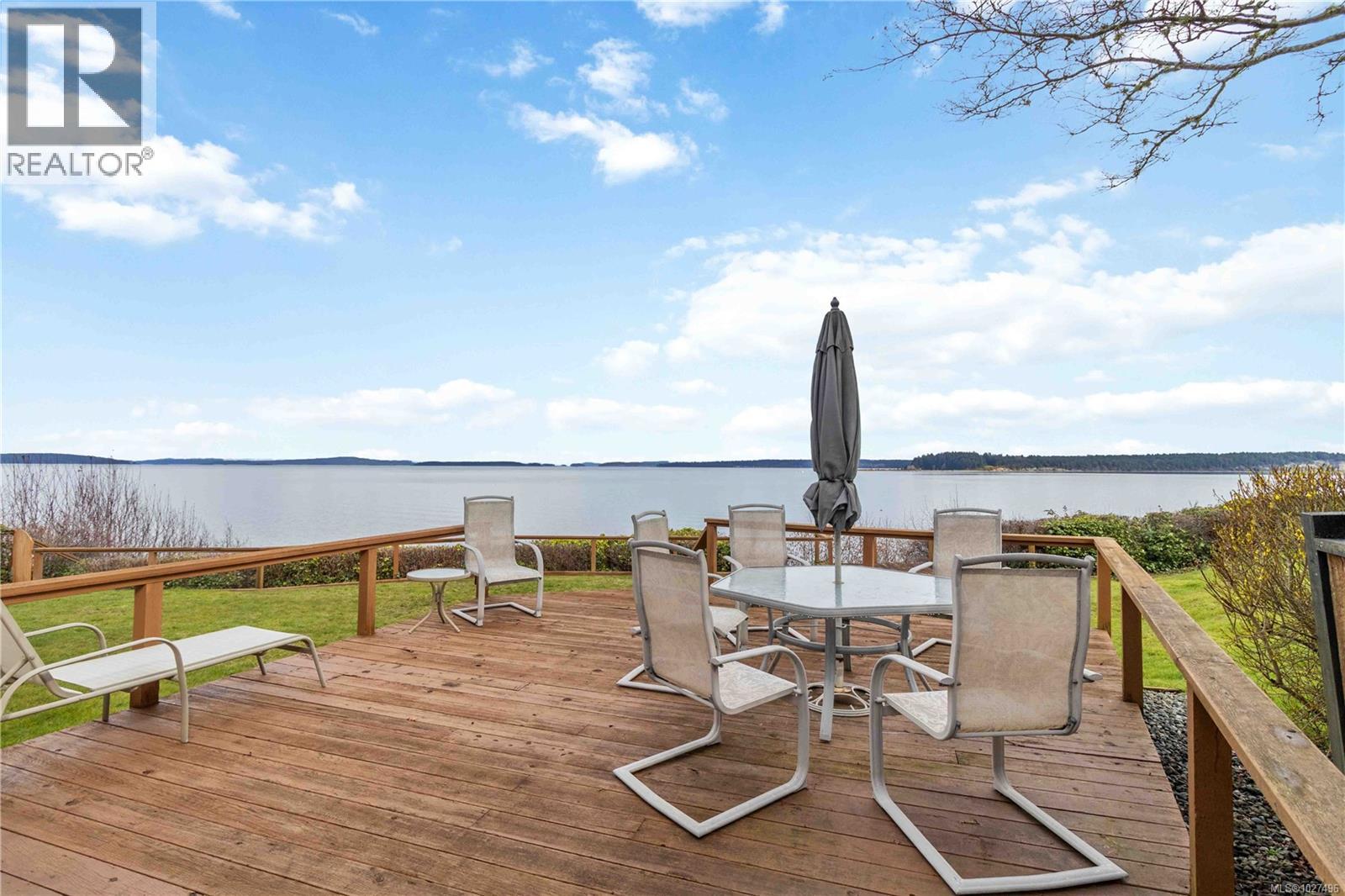  8503 Lochside Drive, North Saanich