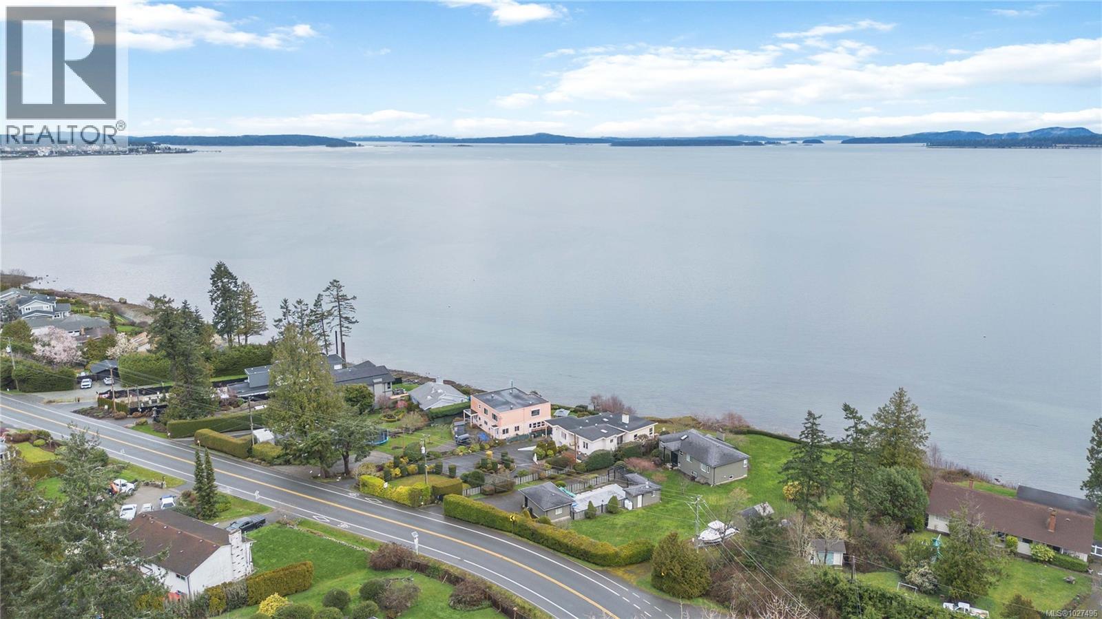  8503 Lochside Drive, North Saanich