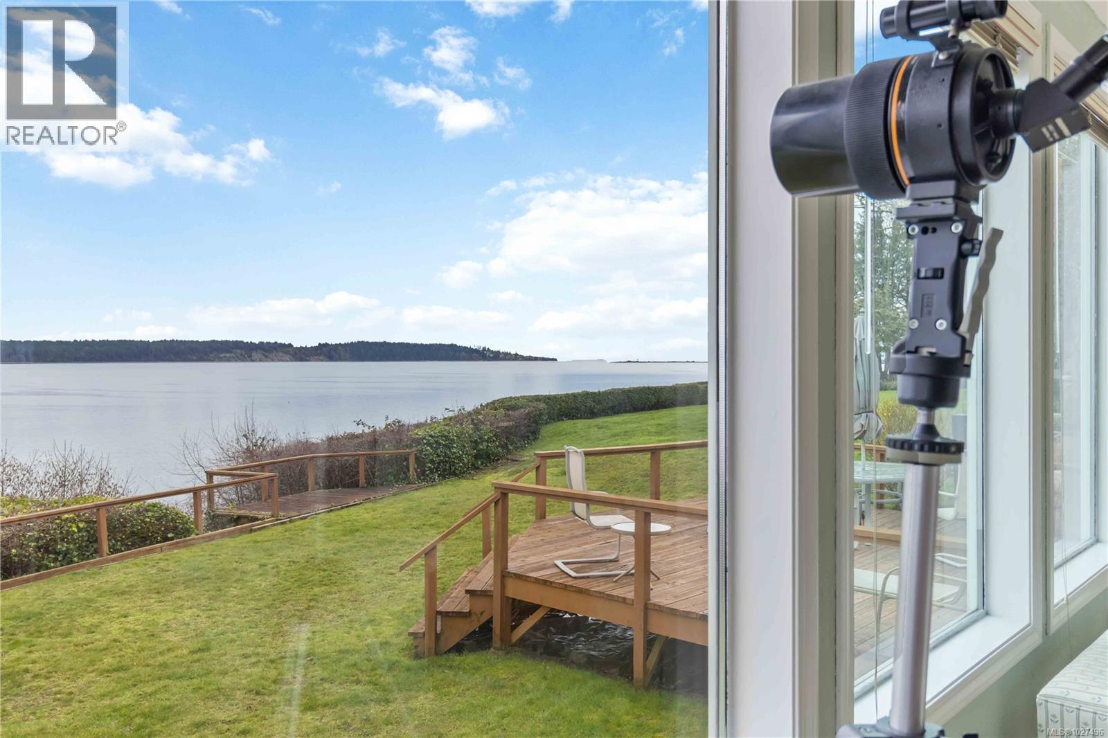  8503 Lochside Drive, North Saanich