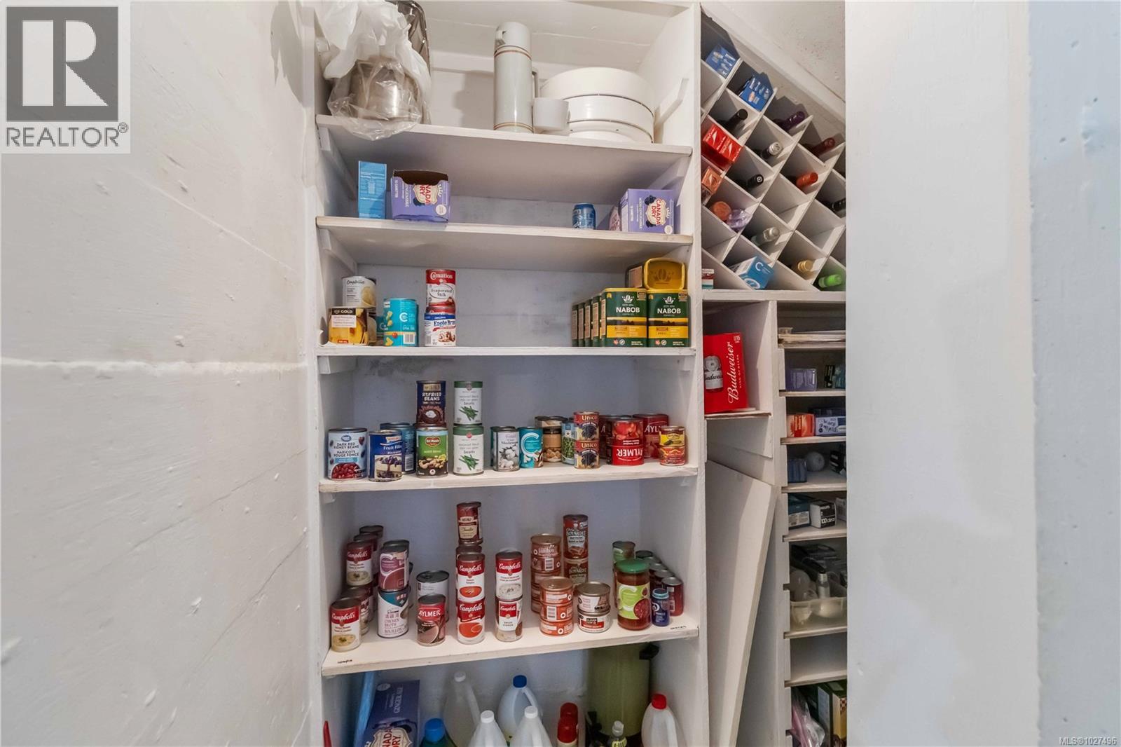  8503 Lochside Drive, North Saanich