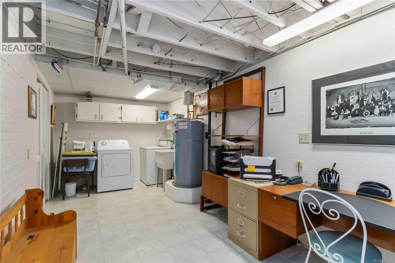  8503 Lochside Drive, North Saanich