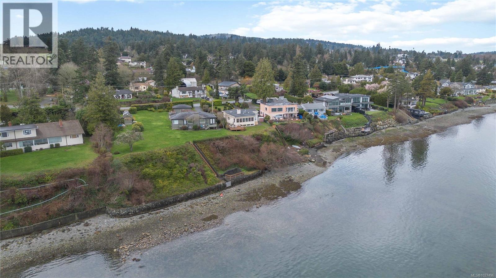  8503 Lochside Drive, North Saanich