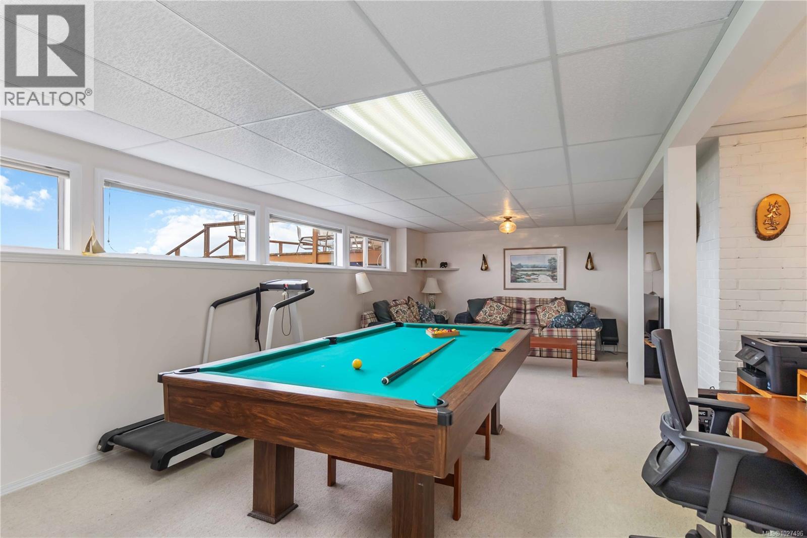  8503 Lochside Drive, North Saanich