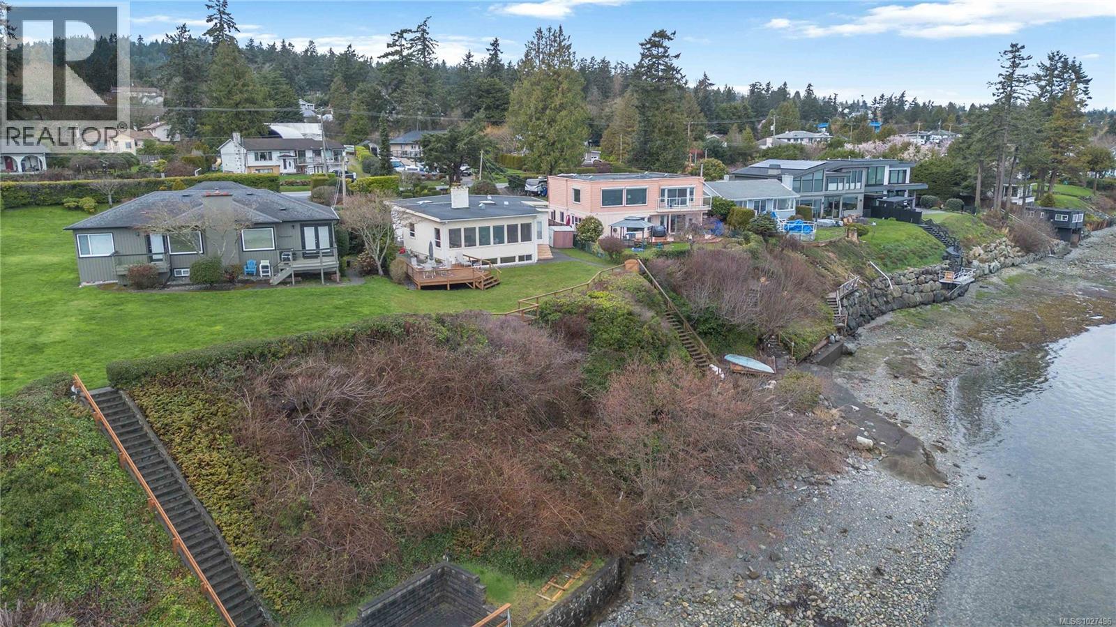  8503 Lochside Drive, North Saanich