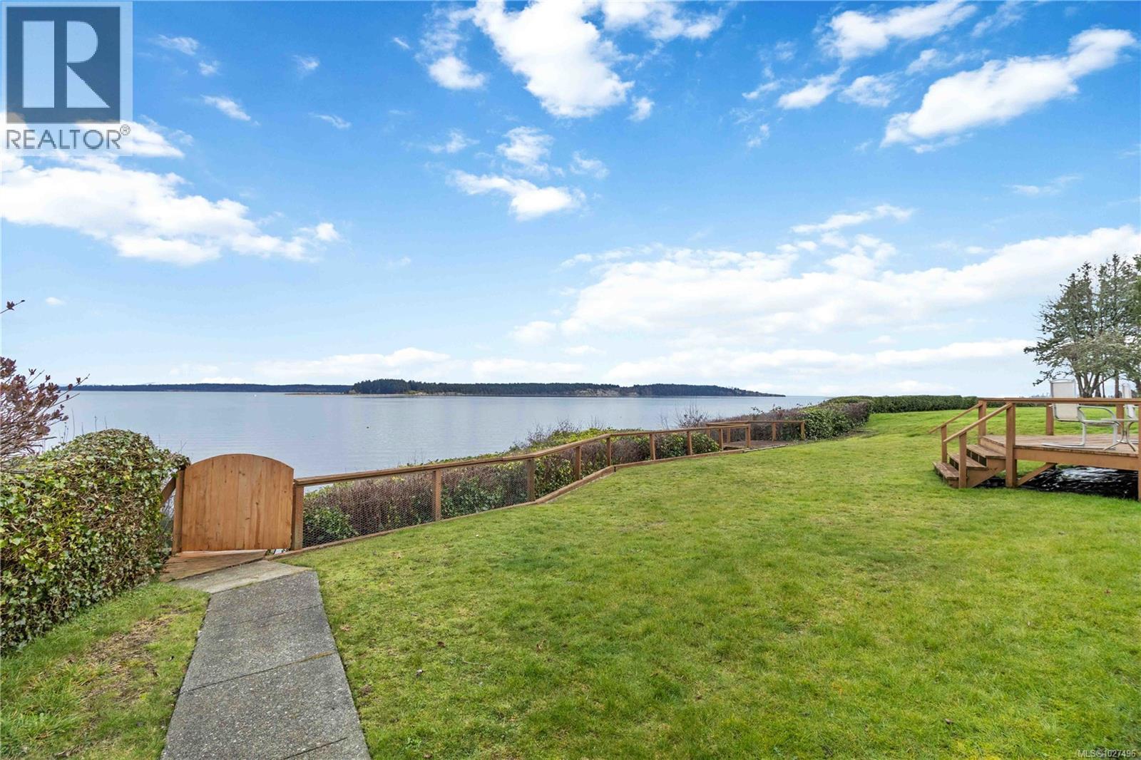  8503 Lochside Drive, North Saanich