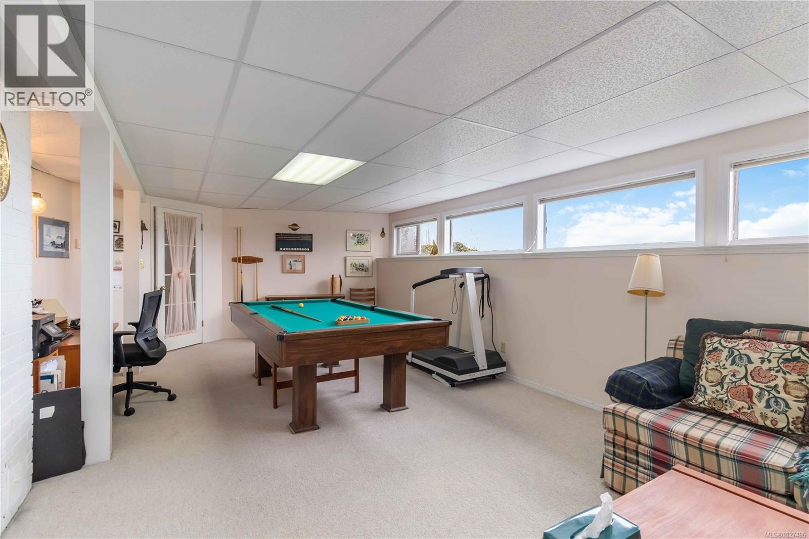  8503 Lochside Drive, North Saanich