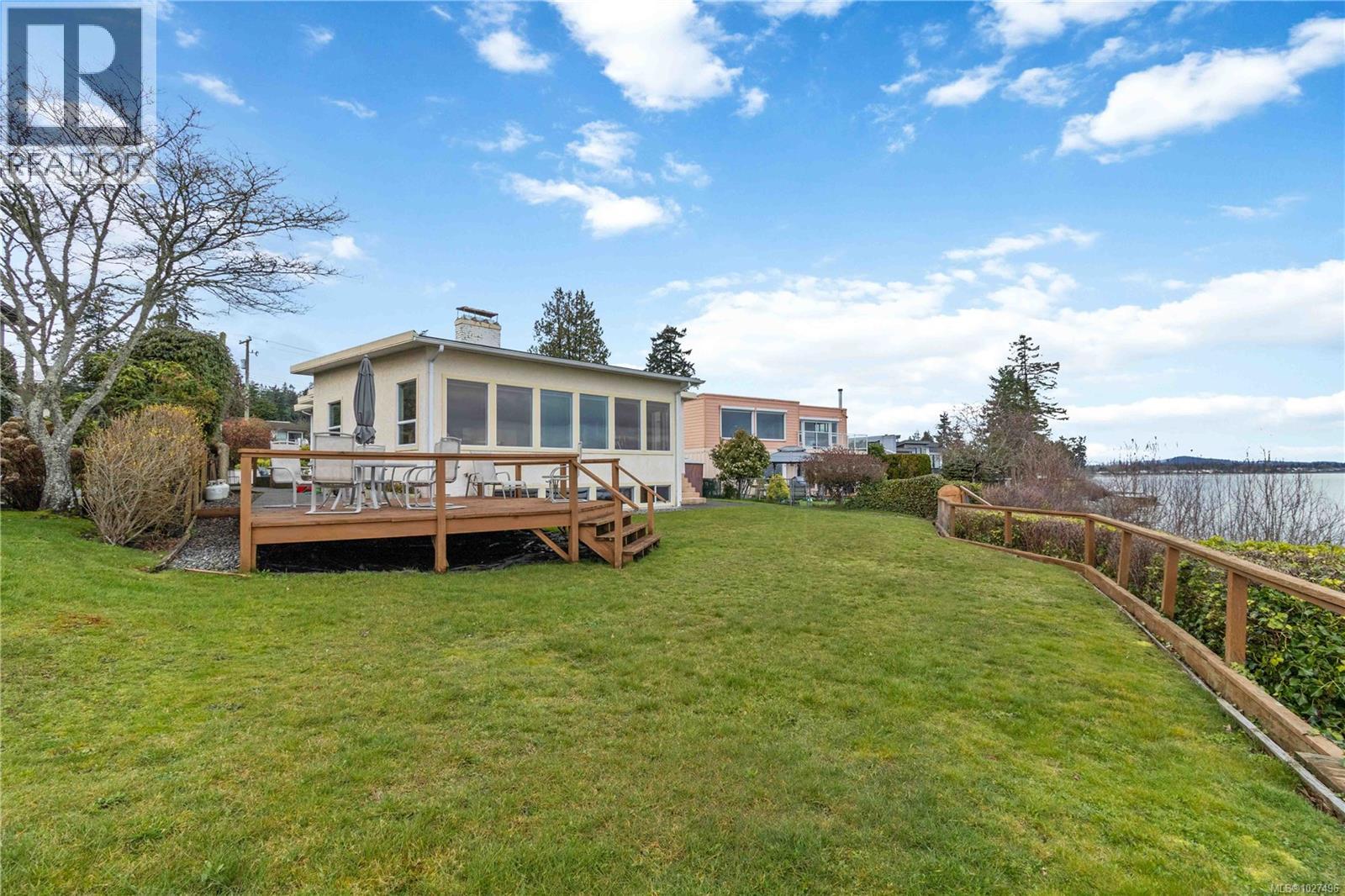  8503 Lochside Drive, North Saanich