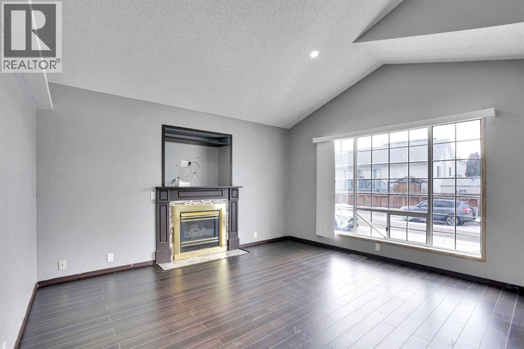 Single Family House 4 Level for Sale in  Martinridge Grove NE Martindale Calgary 