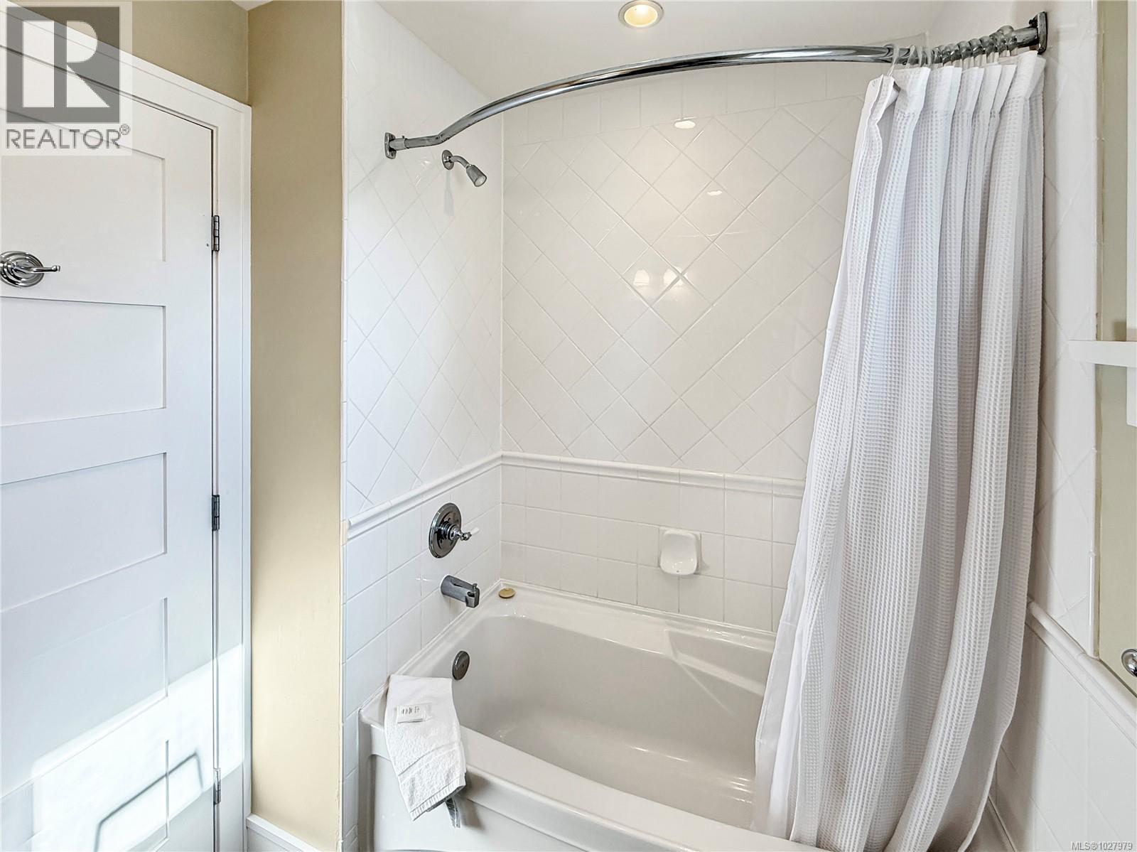 14C 2315 Mackinnon Rd, Pender Island