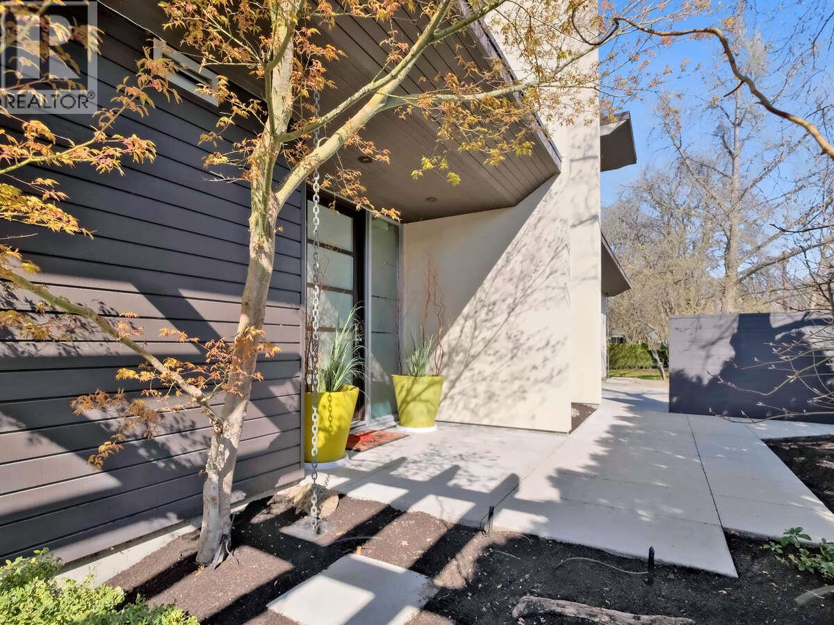  2096 Abbott Street, Kelowna