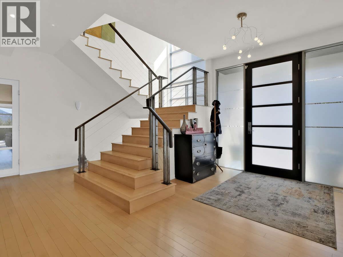  2096 Abbott Street, Kelowna