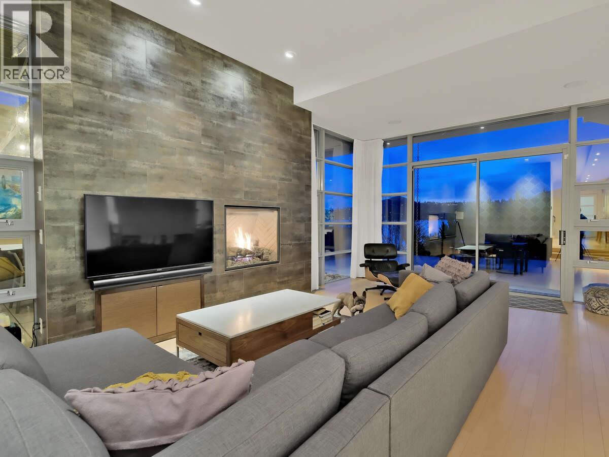  2096 Abbott Street, Kelowna