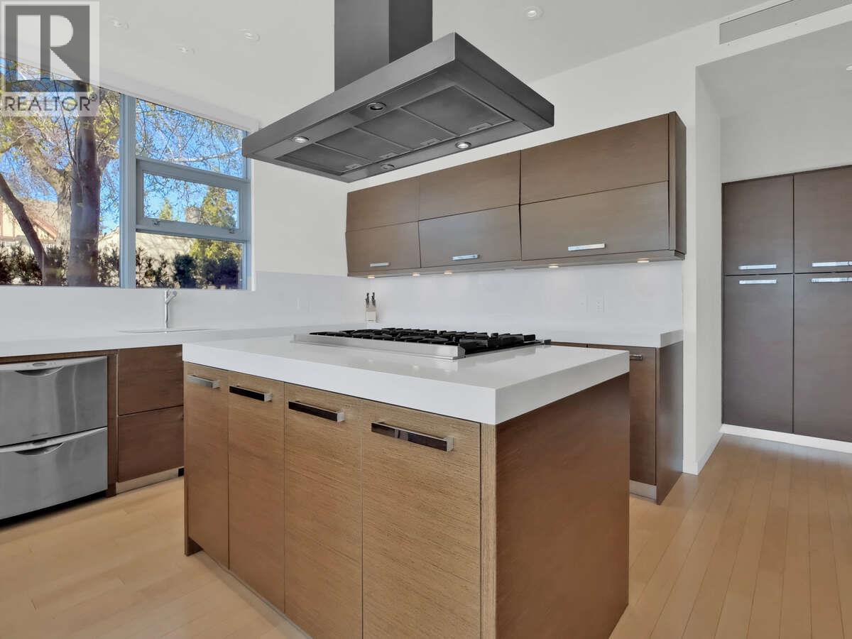  2096 Abbott Street, Kelowna