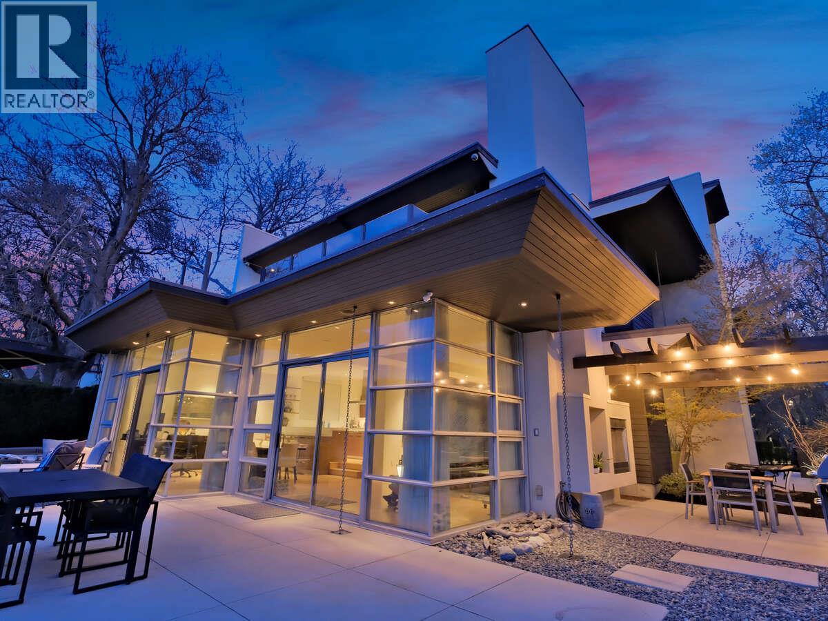  2096 Abbott Street, Kelowna