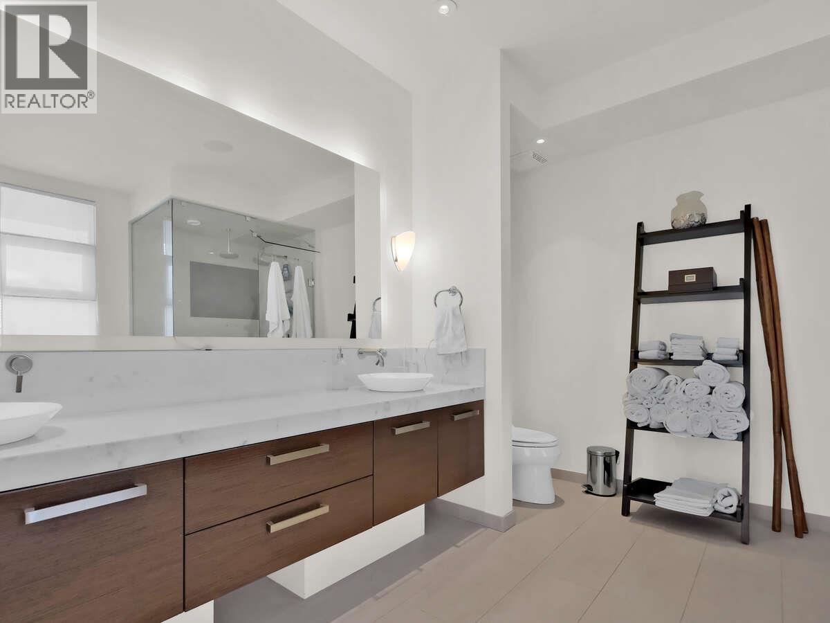  2096 Abbott Street, Kelowna