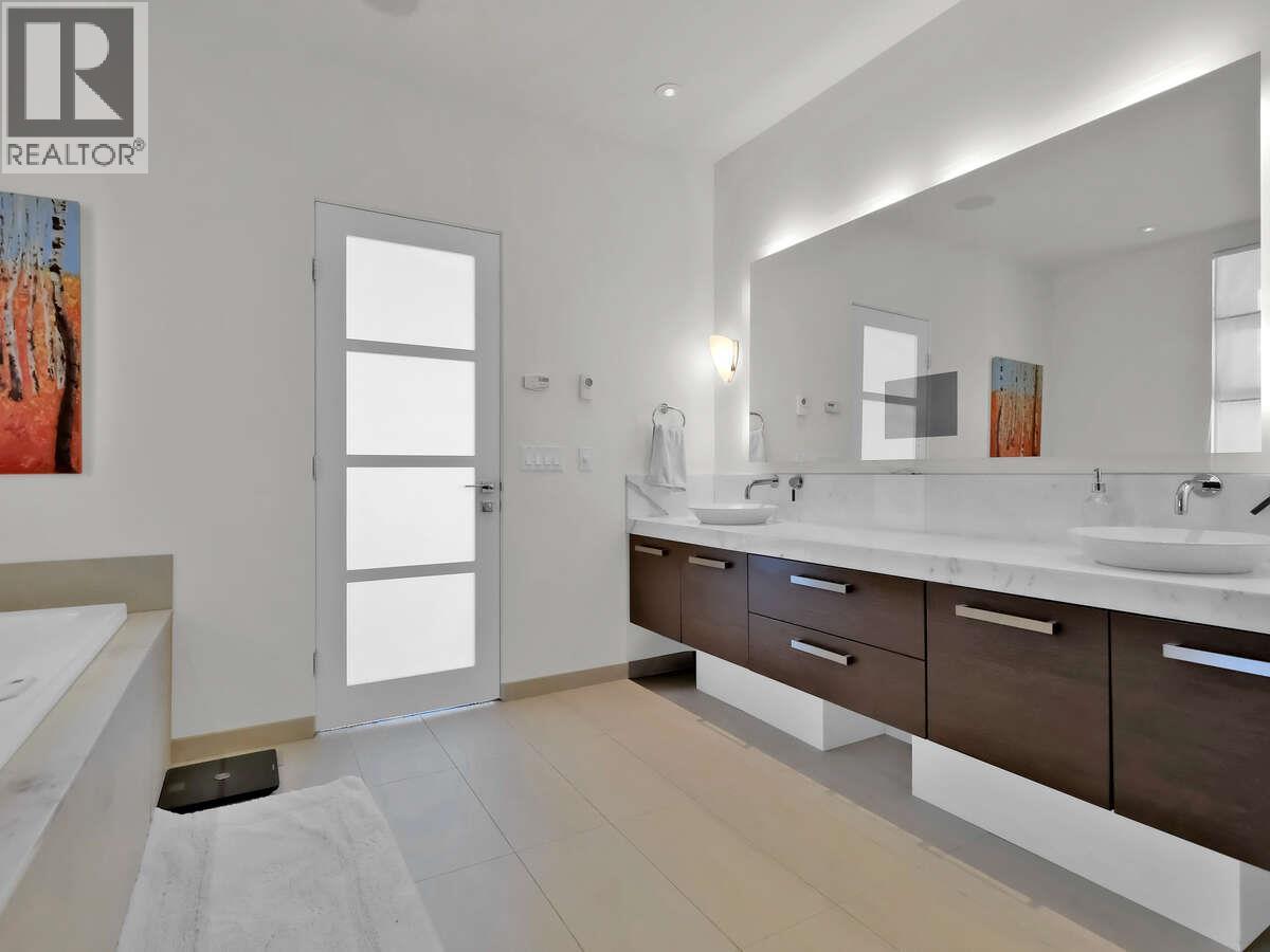  2096 Abbott Street, Kelowna