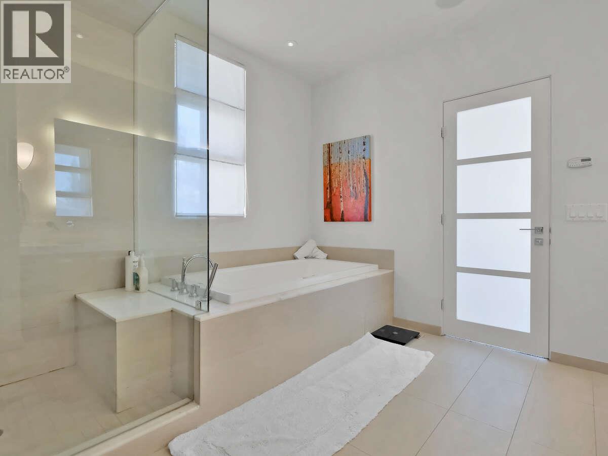  2096 Abbott Street, Kelowna