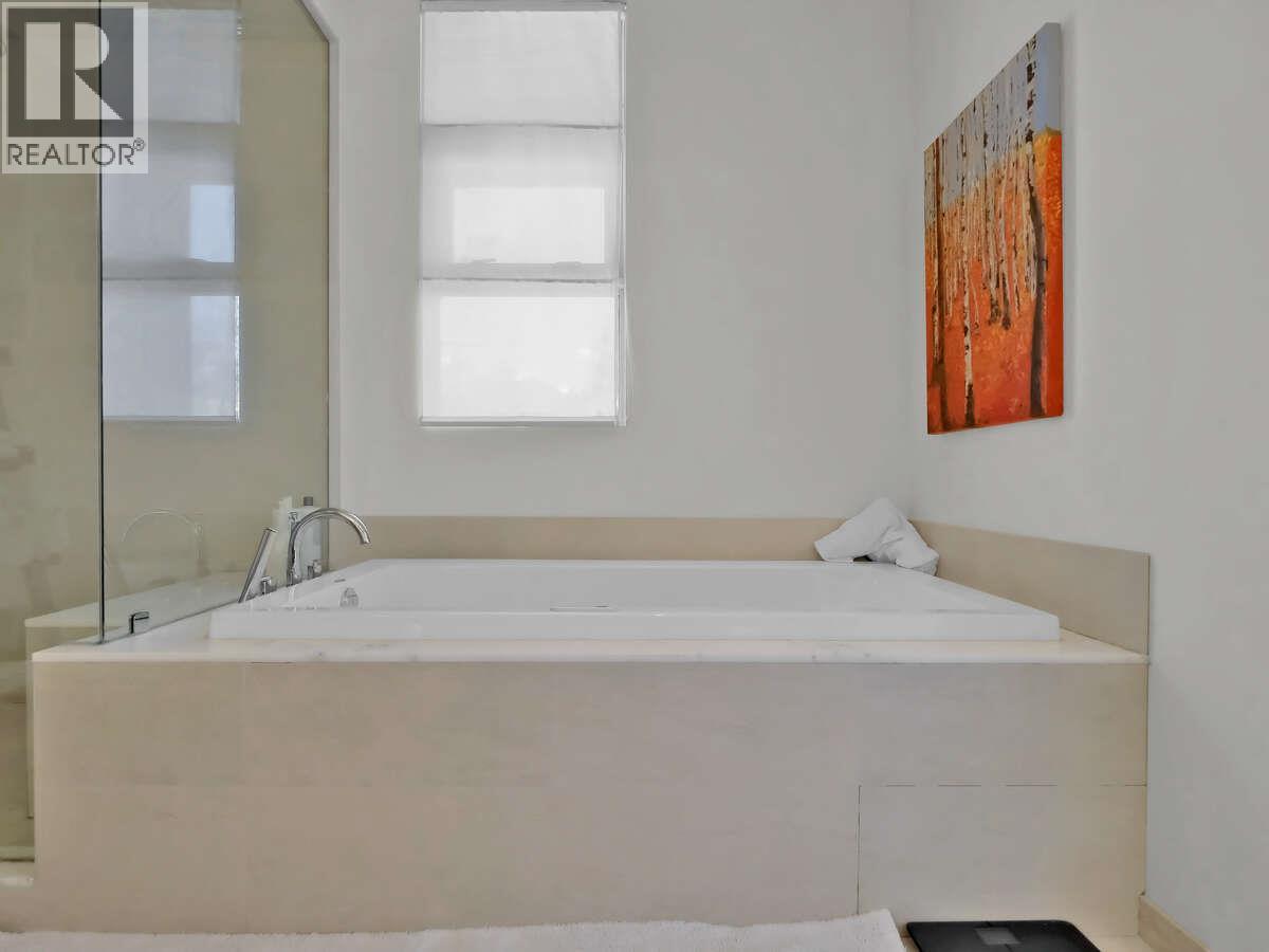  2096 Abbott Street, Kelowna