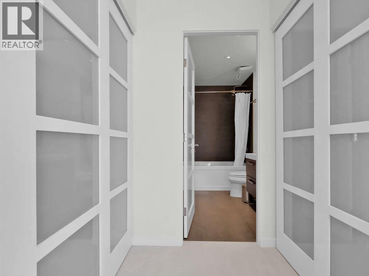  2096 Abbott Street, Kelowna