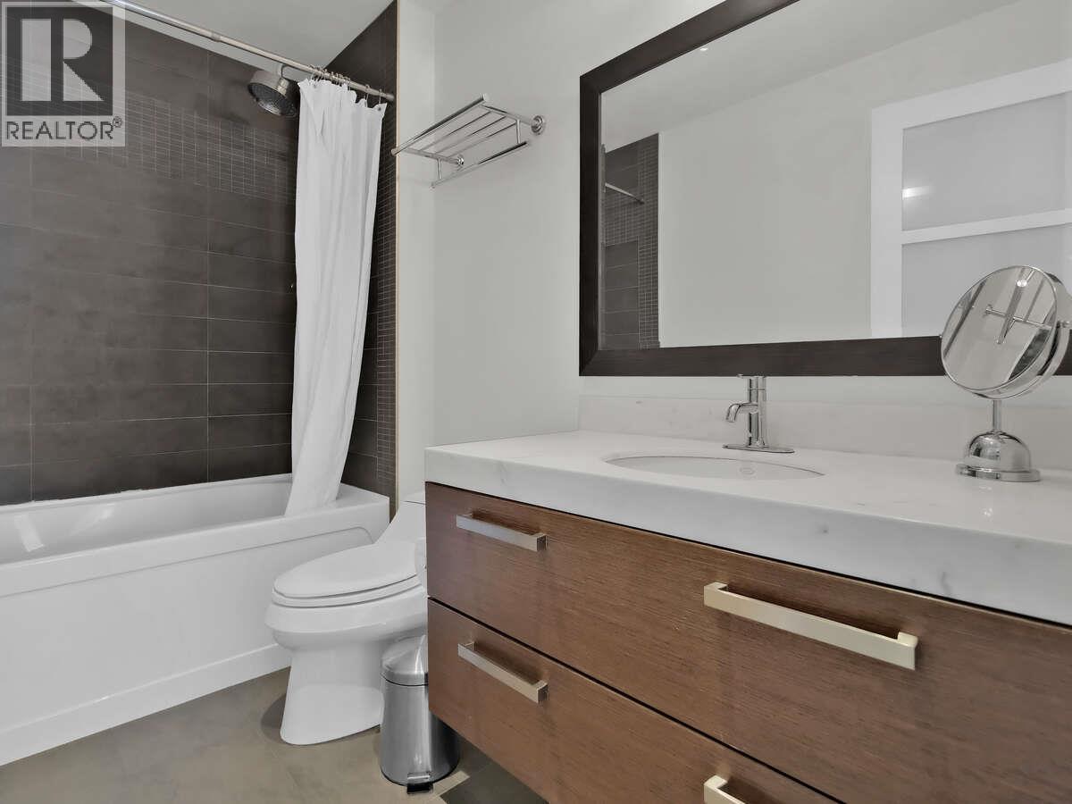  2096 Abbott Street, Kelowna