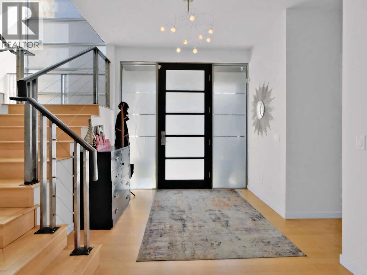  2096 Abbott Street, Kelowna