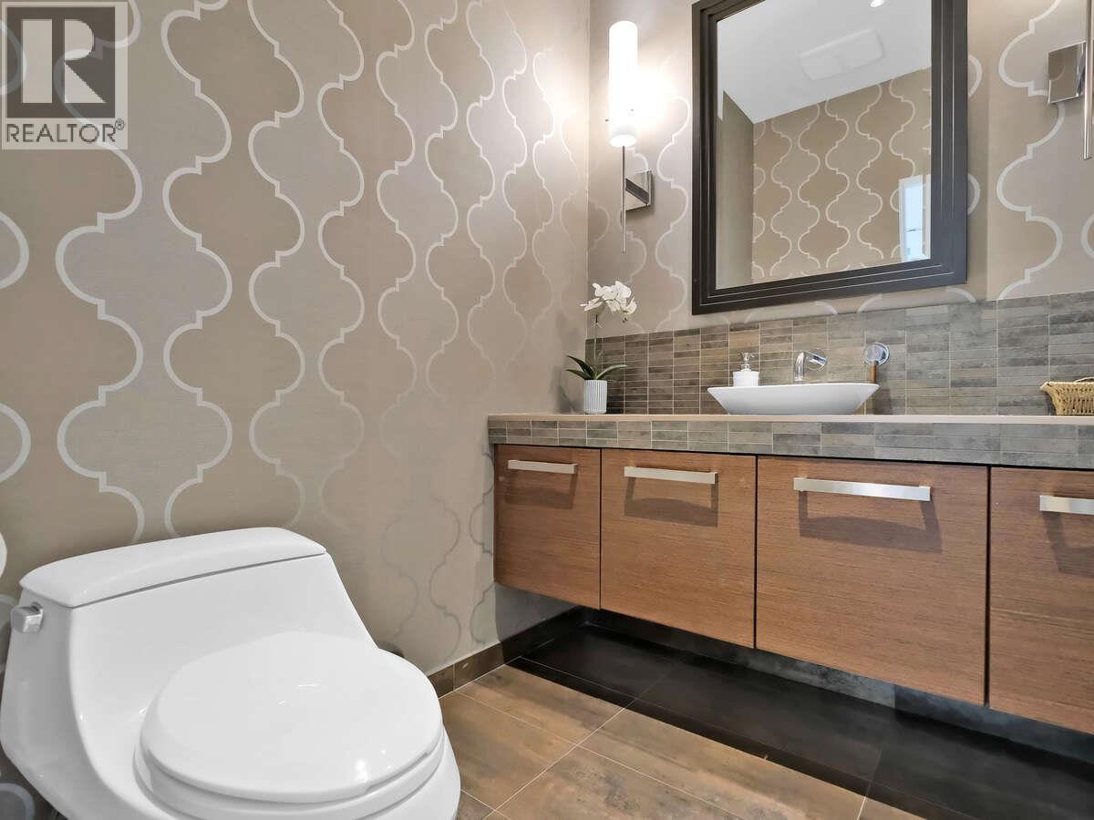  2096 Abbott Street, Kelowna