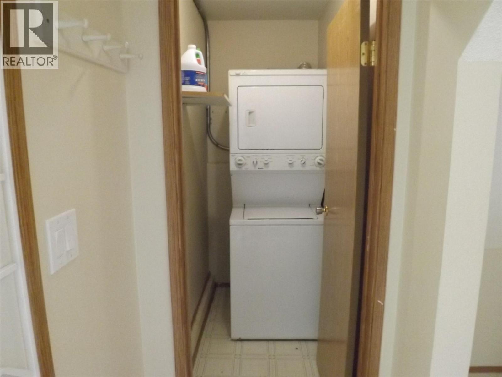 2051 Gladstone Drive - 17