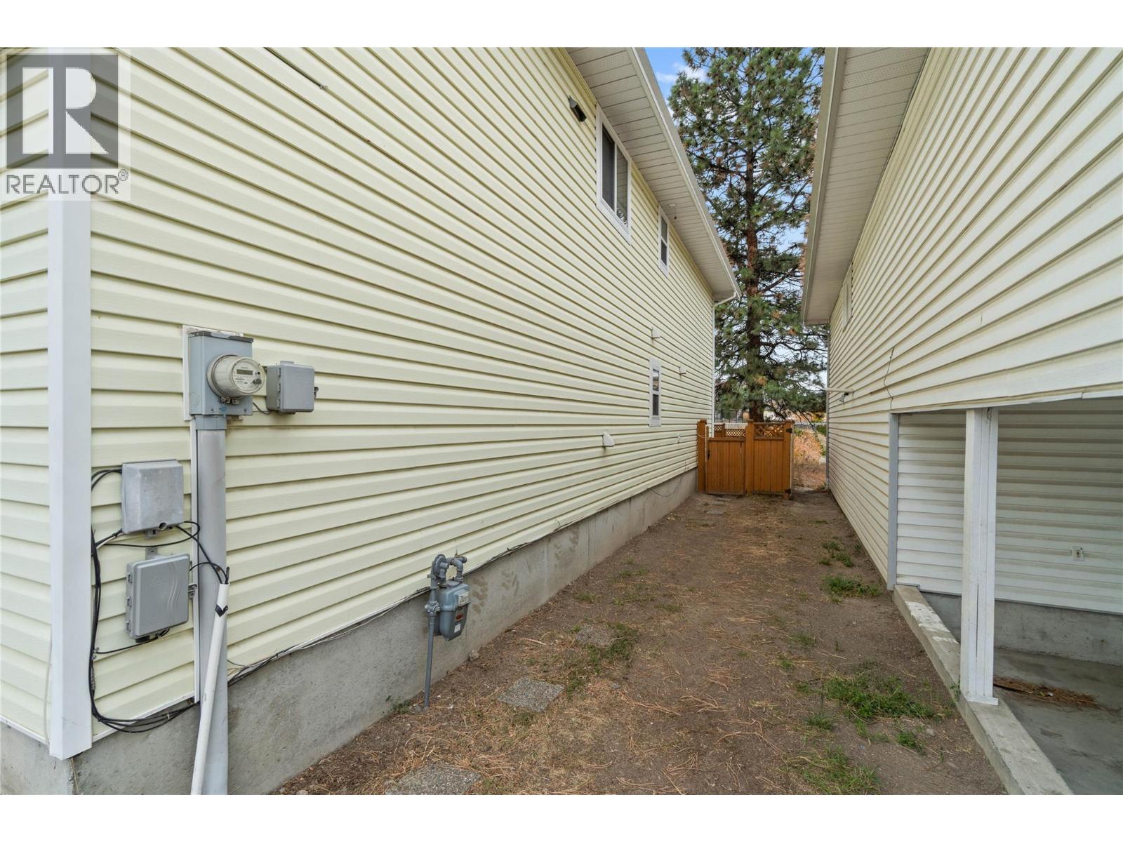 2051 Gladstone Drive - 28