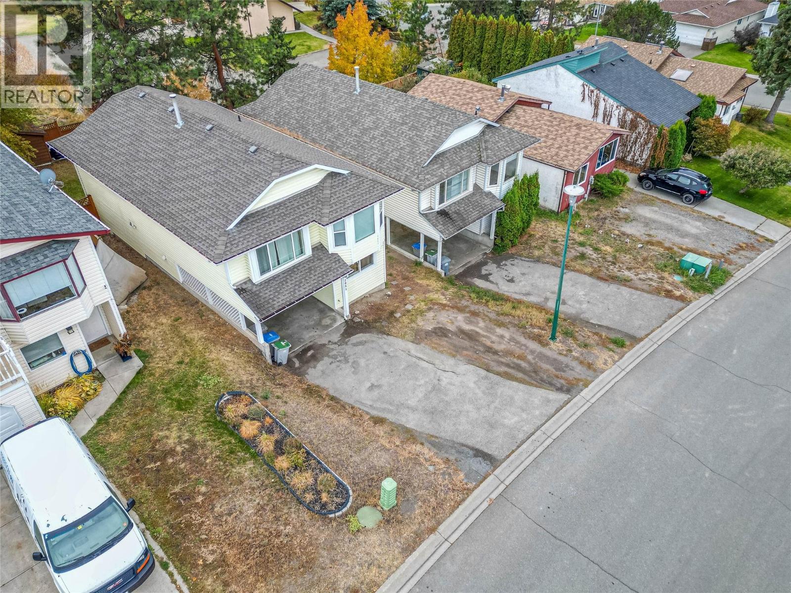 2051 Gladstone Drive - 35