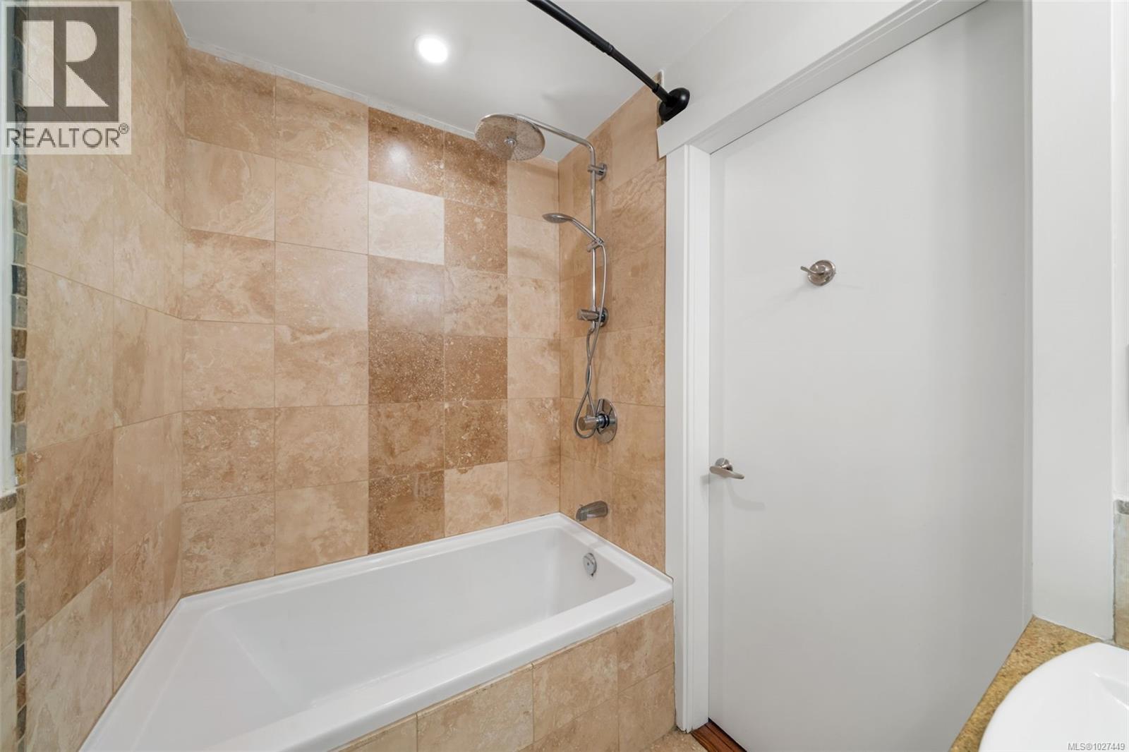 304 1035 Sutlej St, Victoria