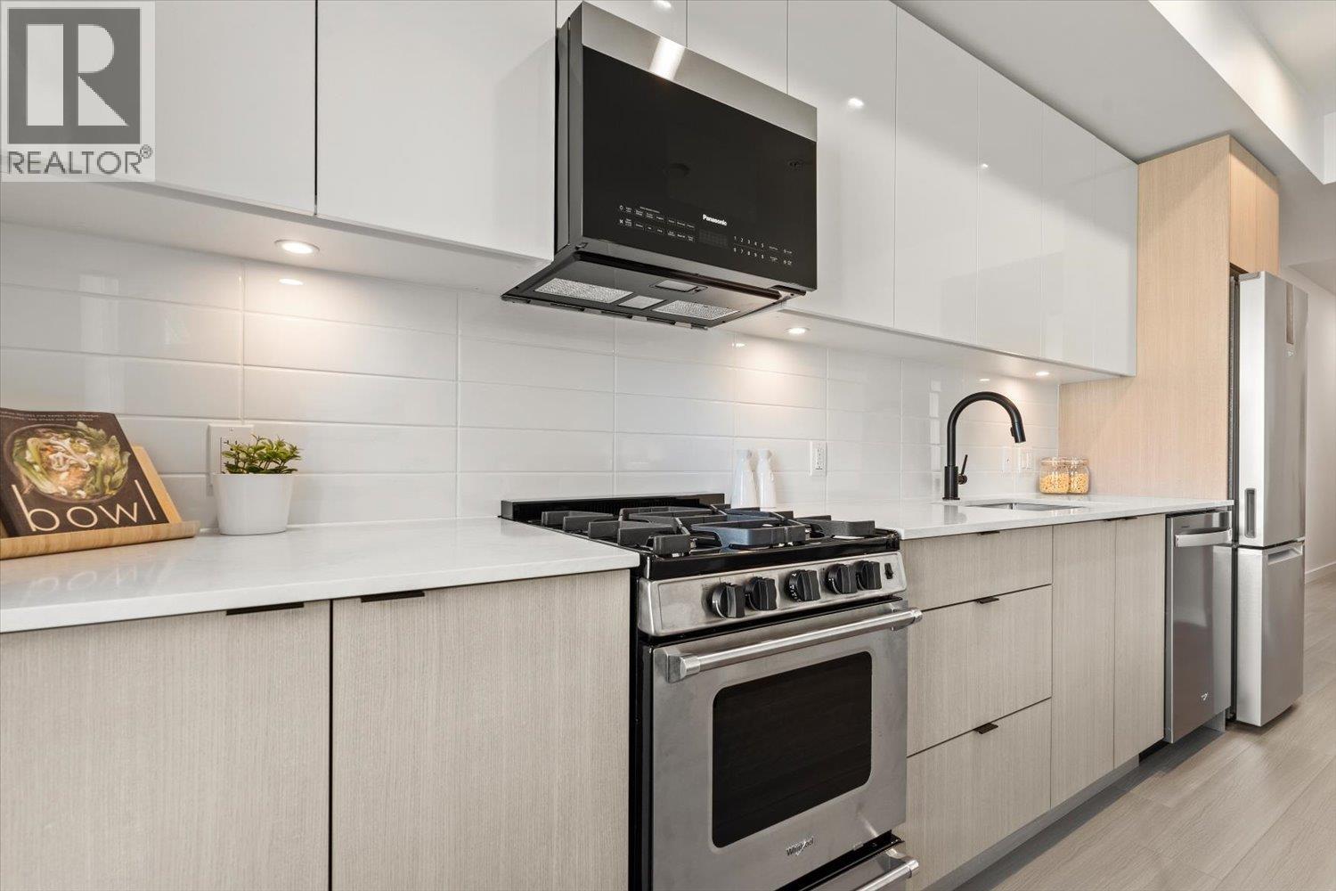 204 2277 HAWTHORNE AVENUE, Port Coquitlam