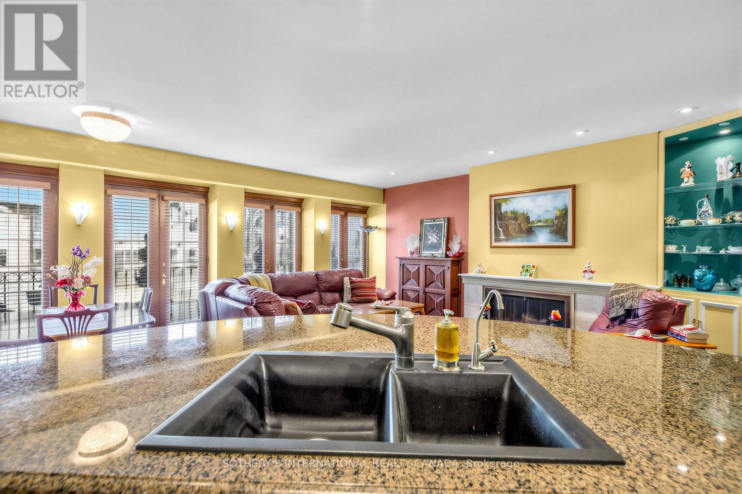 #202 8 HAWTHORN AVENUE - 16