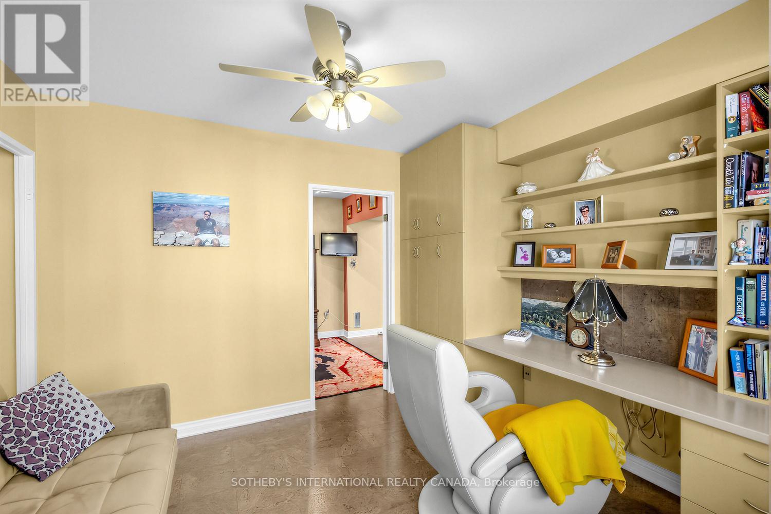 #202 8 HAWTHORN AVENUE - 26