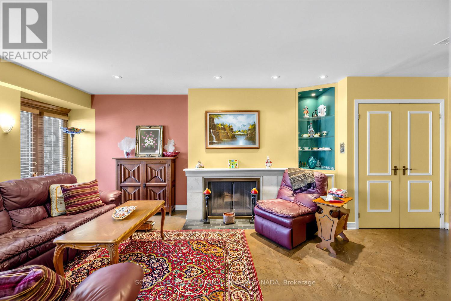 #202 8 HAWTHORN AVENUE - 4