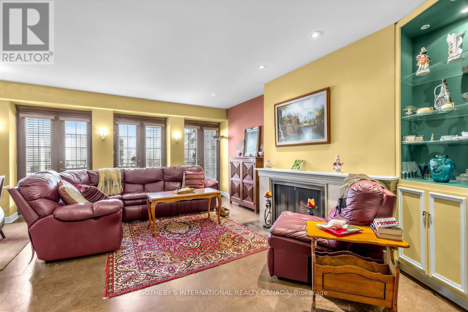 #202 8 HAWTHORN AVENUE - 6