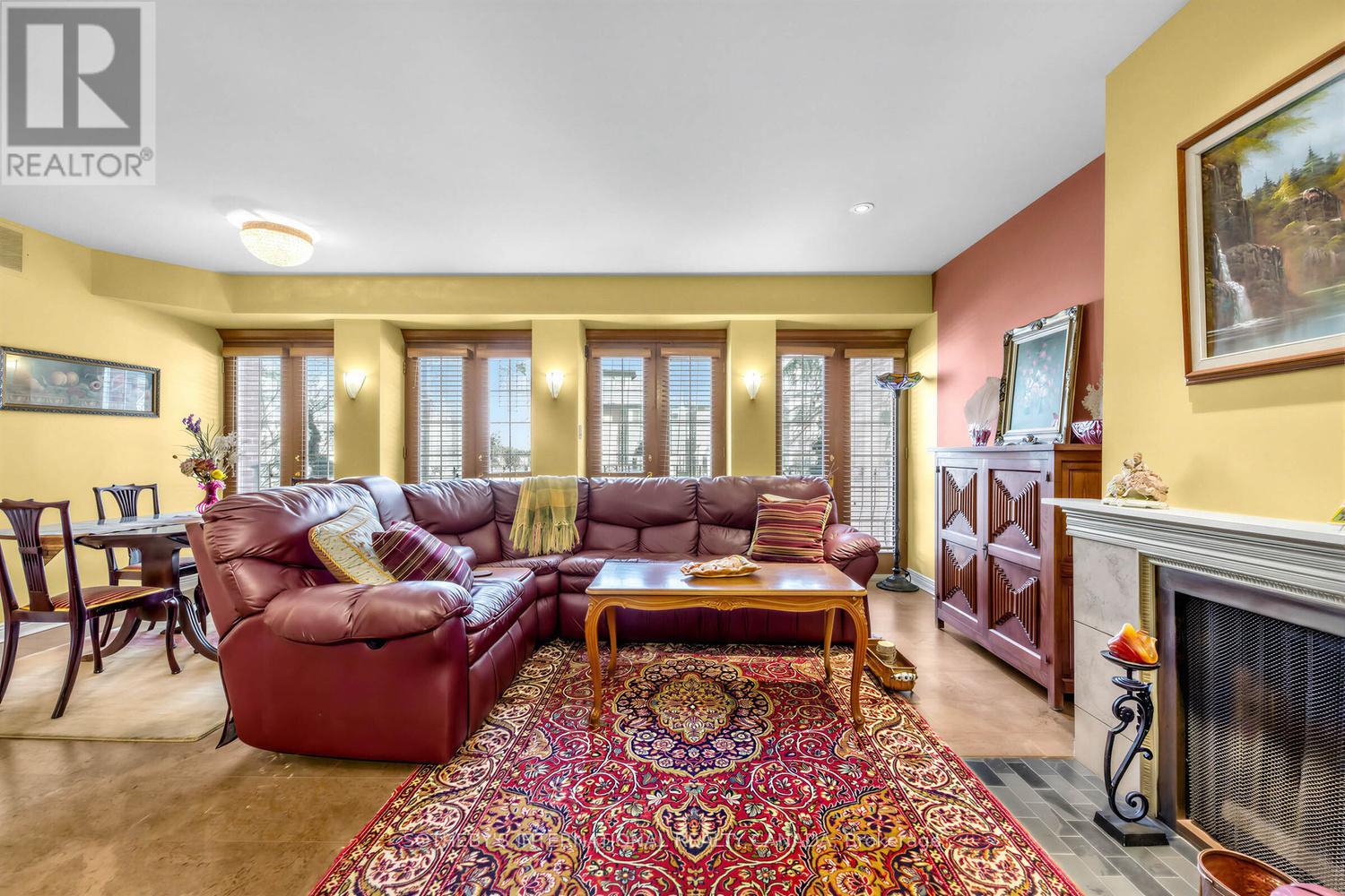 #202 8 HAWTHORN AVENUE - 9