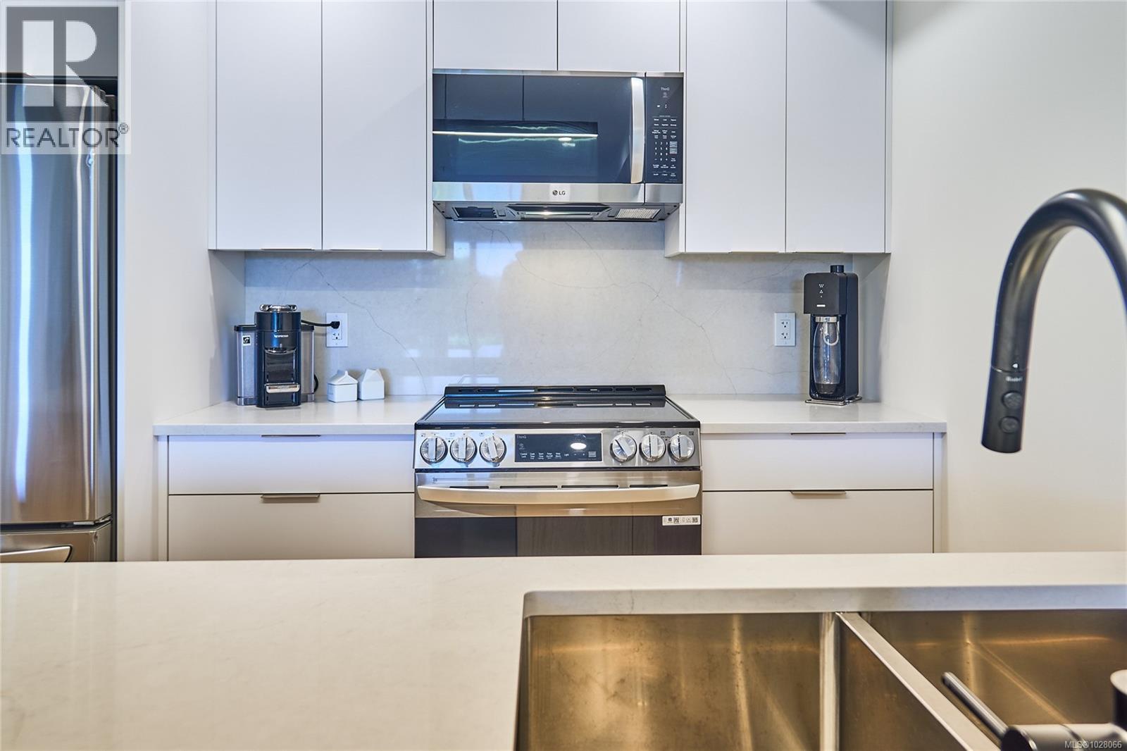 #105 45 HALIBURTON ST - 13