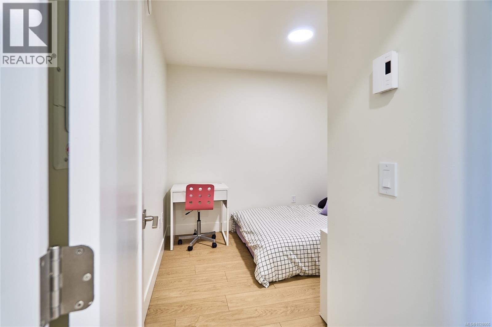 #105 45 HALIBURTON ST - 31