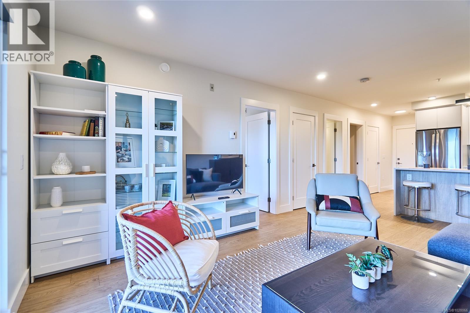 #105 45 HALIBURTON ST - 35