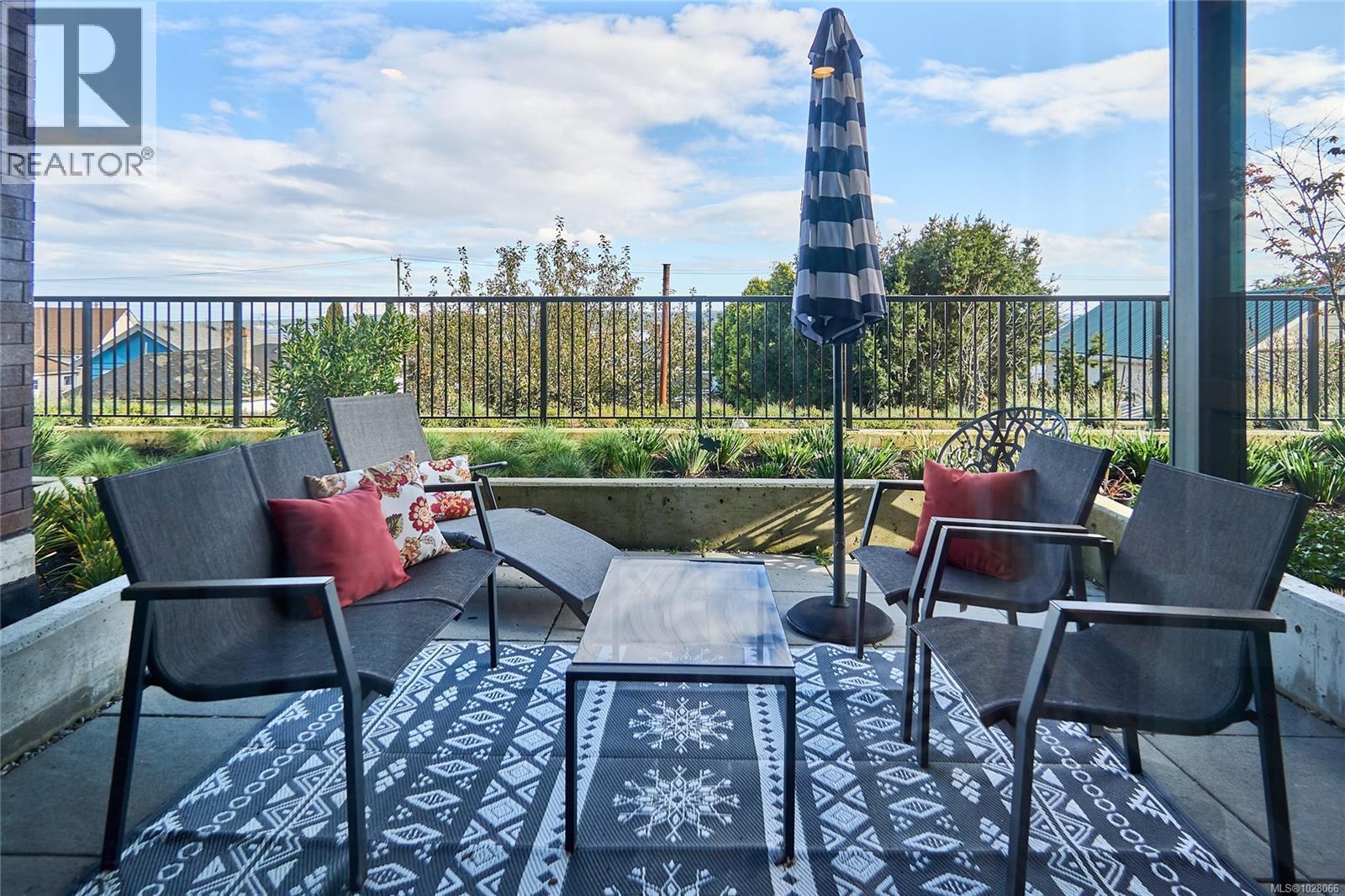 #105 45 HALIBURTON ST - 37