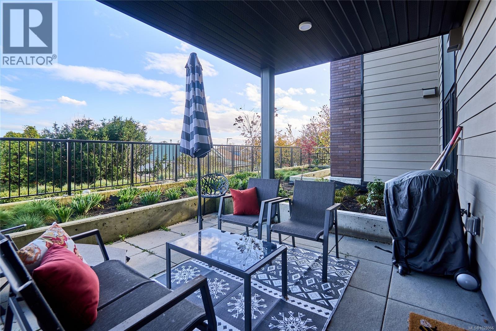 #105 45 HALIBURTON ST - 38