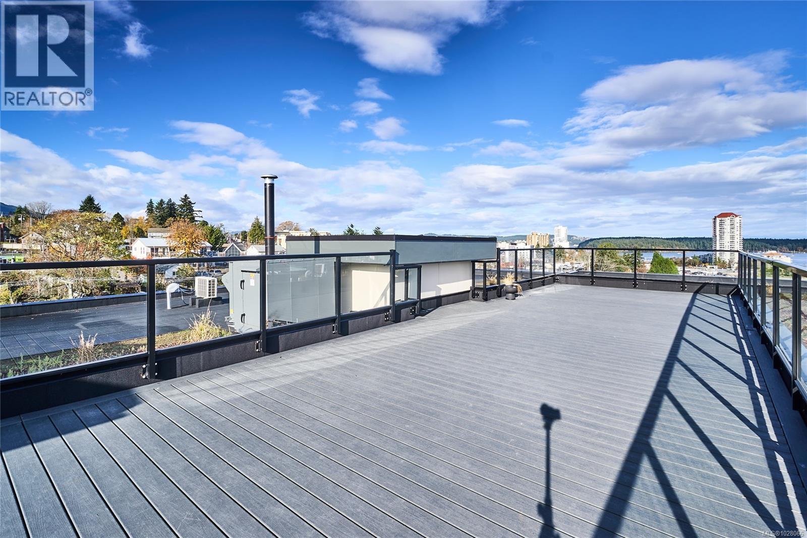 #105 45 HALIBURTON ST - 44