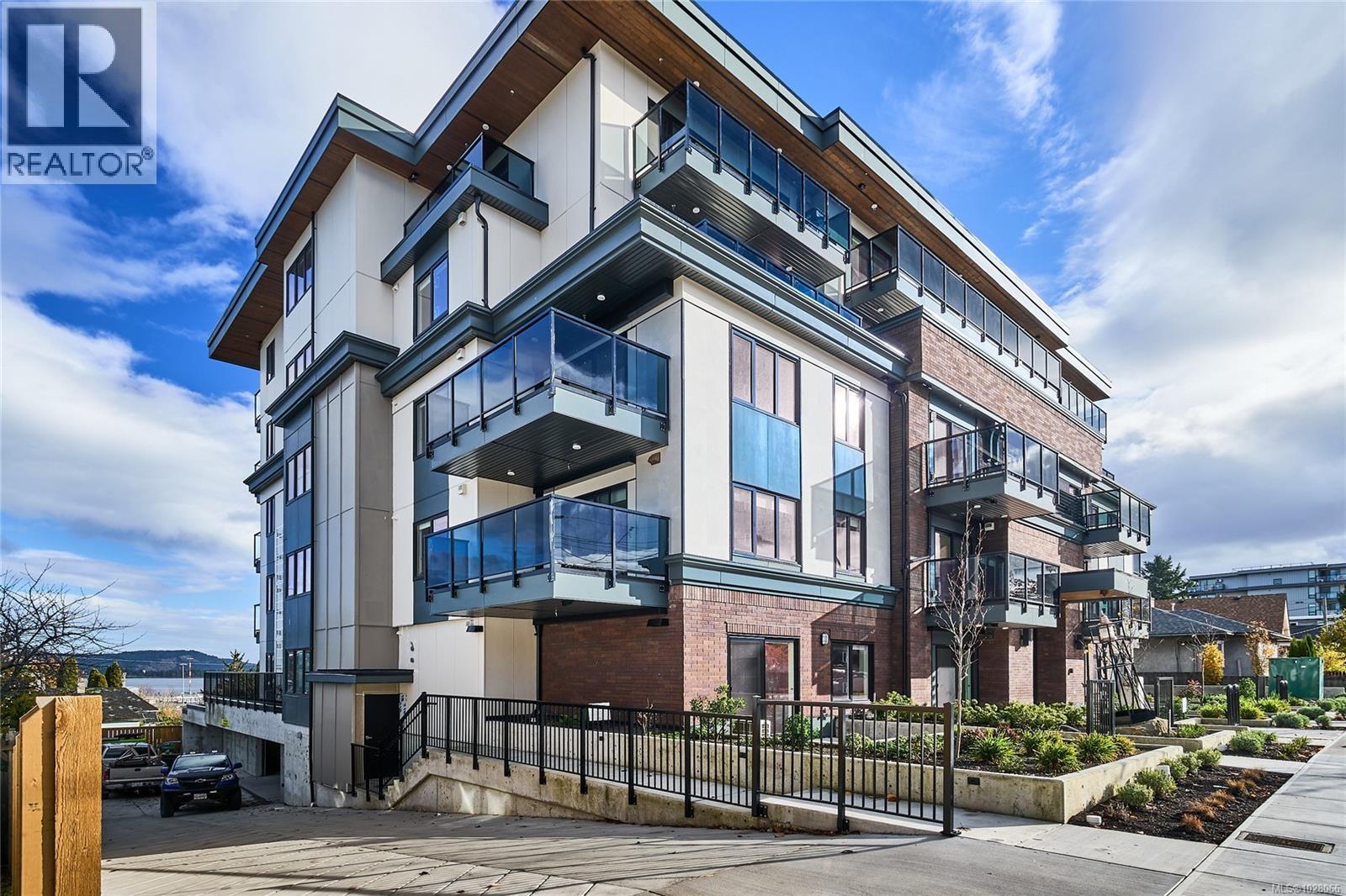 #105 45 HALIBURTON ST - 50