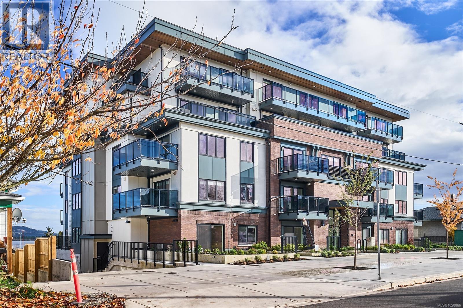 #105 45 Haliburton St - 51