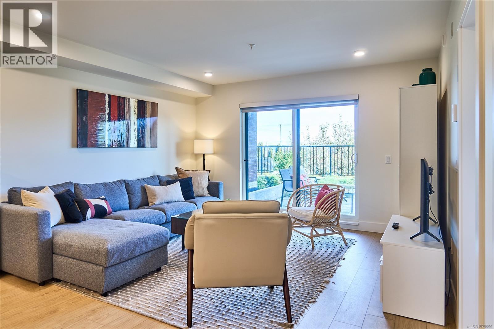 #105 45 HALIBURTON ST - 6