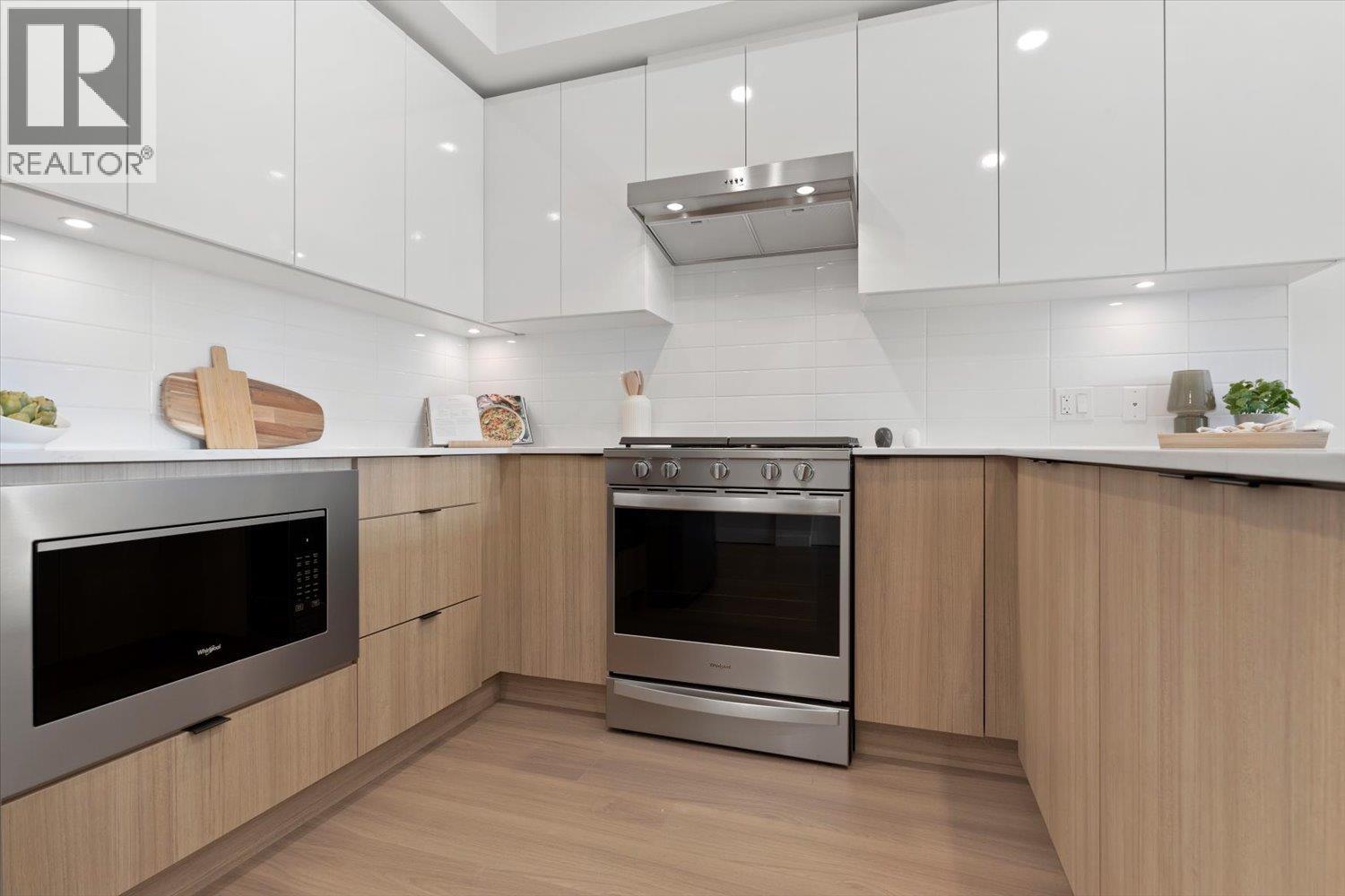 207 2277 HAWTHORNE AVENUE, Port Coquitlam