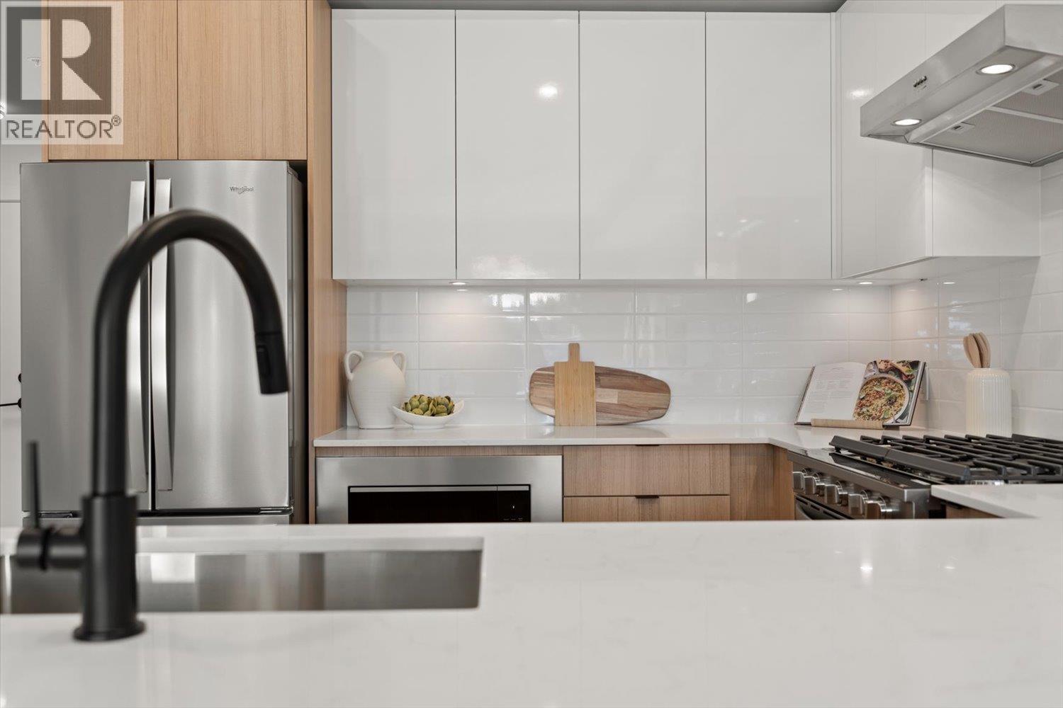 207 2277 HAWTHORNE AVENUE, Port Coquitlam