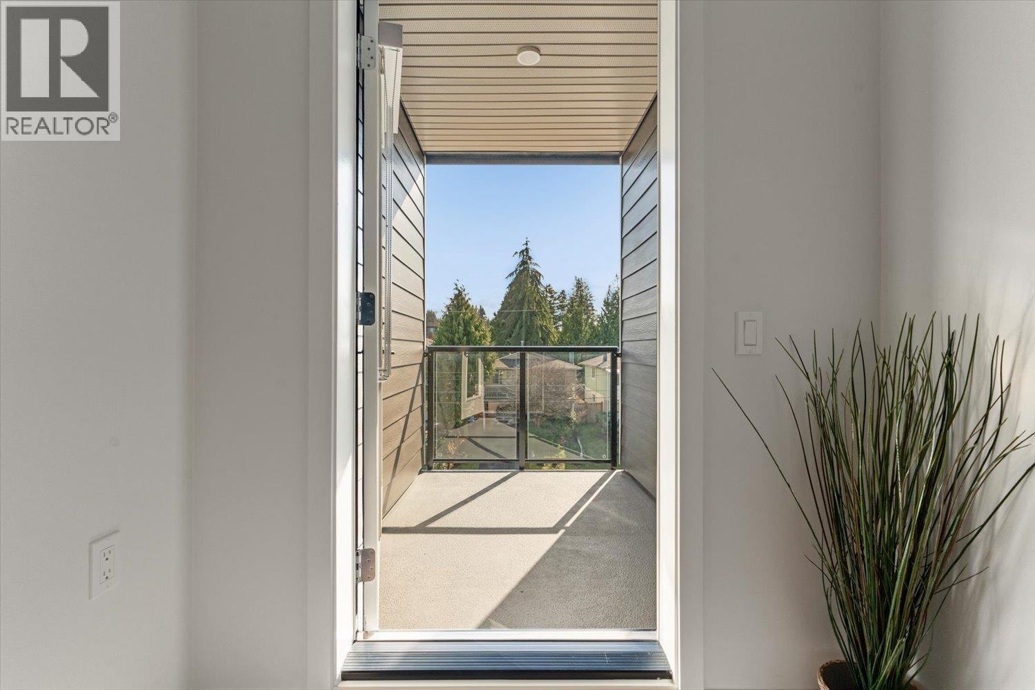 207 2277 HAWTHORNE AVENUE, Port Coquitlam