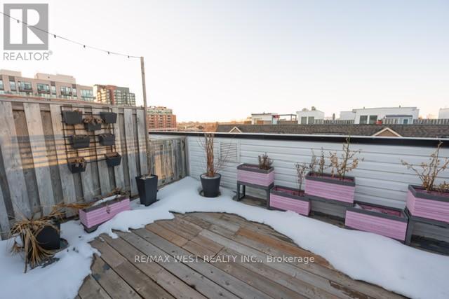 #59 760 LAWRENCE AVENUE W - 24